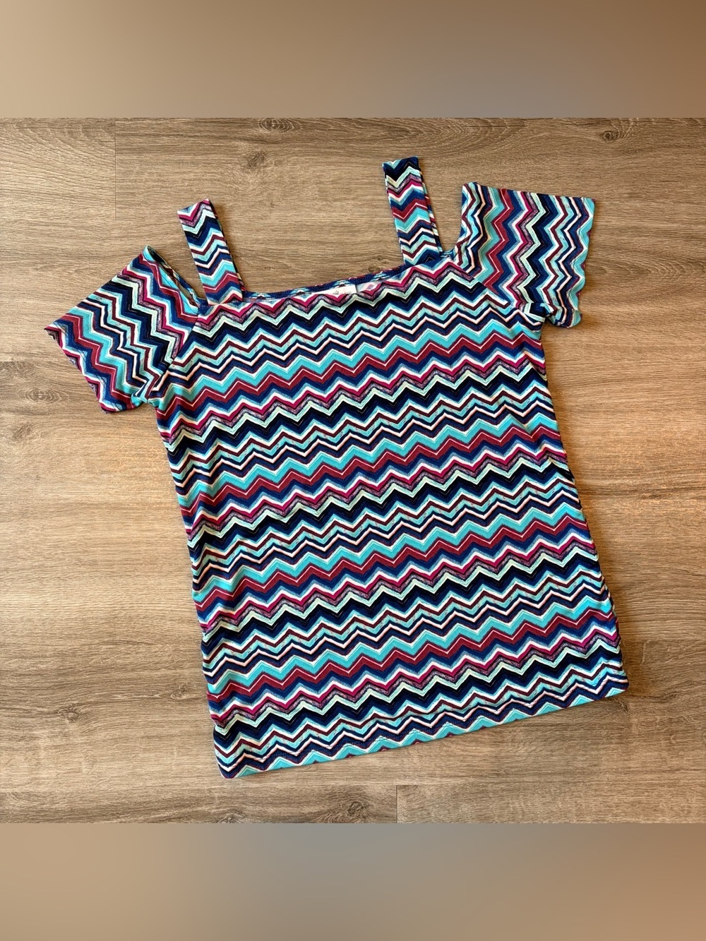Jaclyn Smith chevron print cold shoulder top